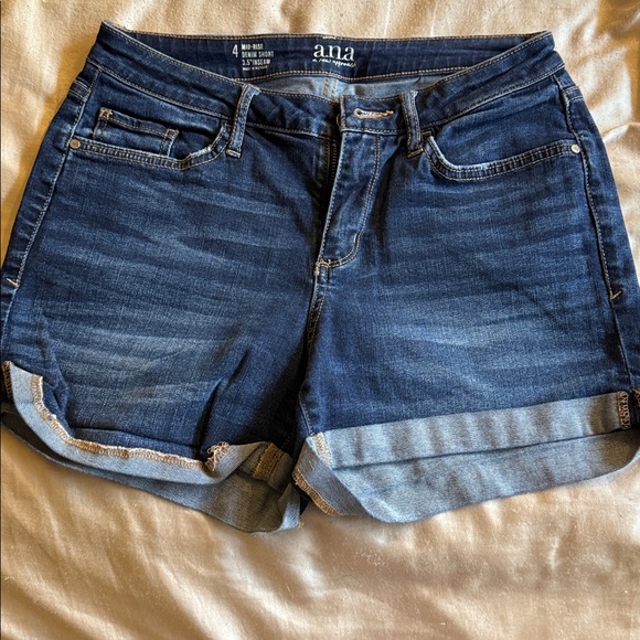 Mid Rise / High Rise Shortie Denim Shorts - Picture 11 of 11